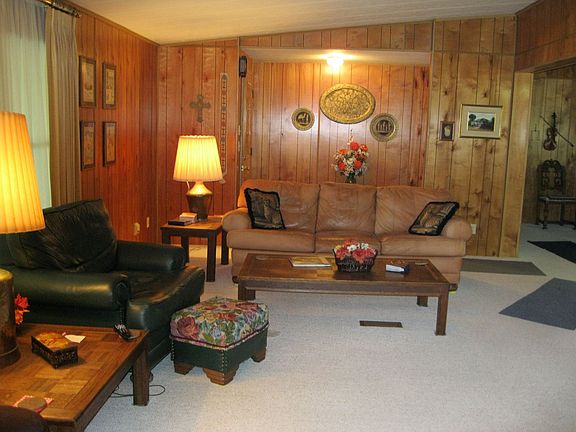 Living Room/fireplace