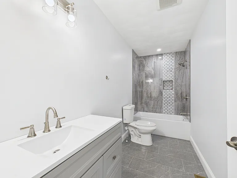 138 Camden Ave #1A — Photo 2