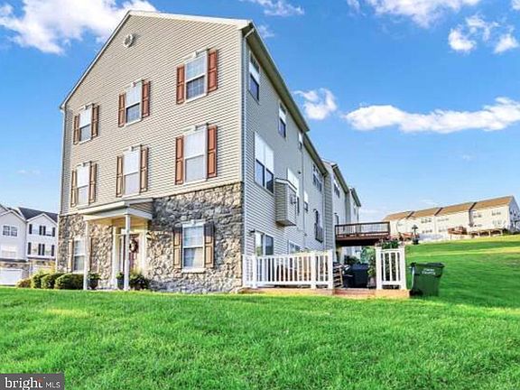 3rd image of 427 Marion Rd #427