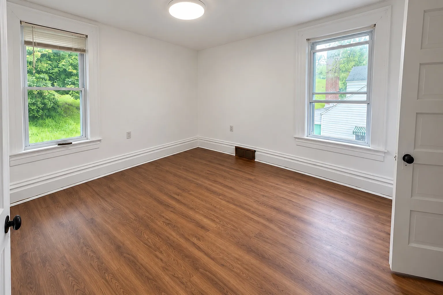 3 bed, 1400 sqft, $1,600 — Photo 2