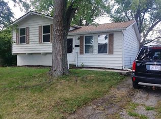 592 Oak Hollow Ct, Columbus, OH 43228