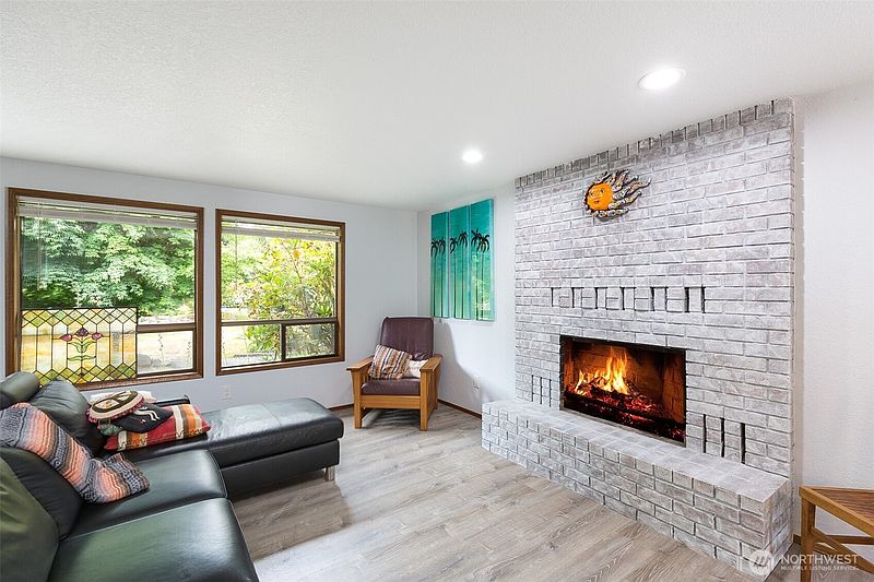 3rd image of 191 Sunland Drive