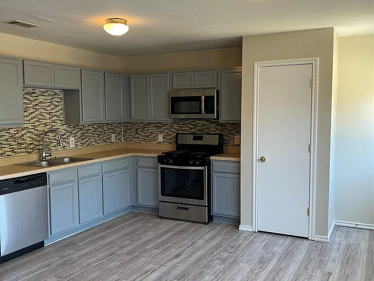 11816 Plains Valley Dr — Photo 3