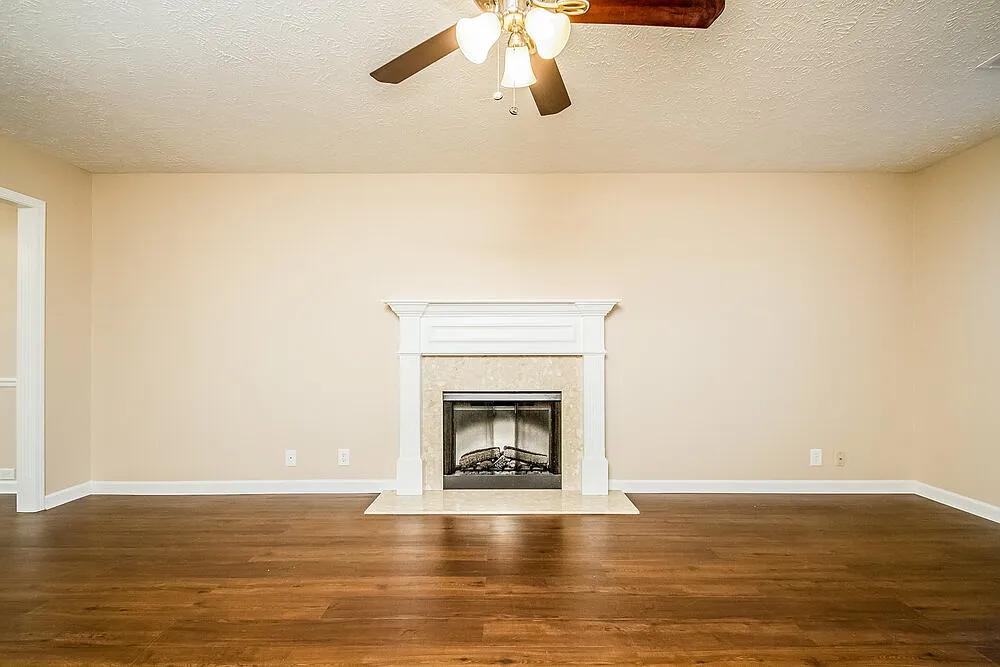 3 bed, 2.5 bath, 2094 sqft, $2,260 — Photo 2