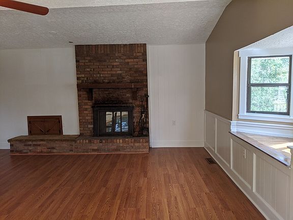 5th image of 612 Senn St