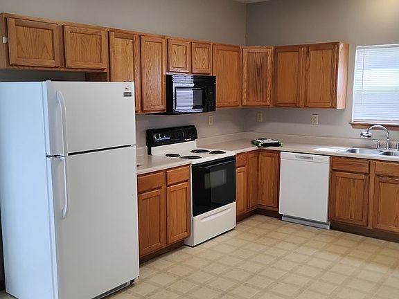 2nd image of 3296 Hopkins Dr