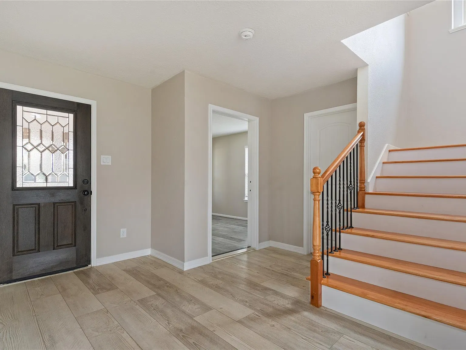 3 bed, 2.5 bath, 2584 sqft, $2,600 — Photo 4