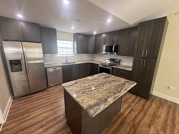 5th image of 1409 Crescent Hill Dr