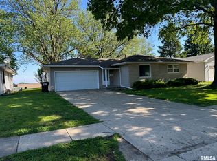 715 E Heights Ave, Taylorville, IL 62568