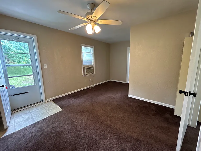 109 & 111 Baldwin St #109 — Photo 7