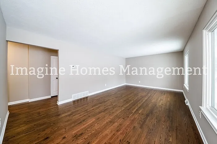 6645 Forest Glen Ave — Photo 10