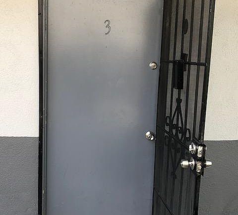 4th image of 400 S Marengo Ave APT 3