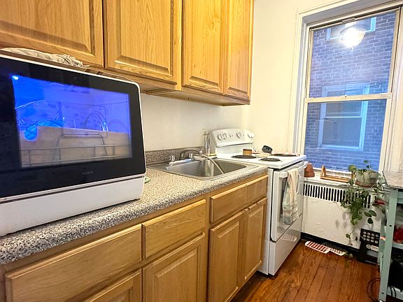 4th image of 739 W 186th St #3D