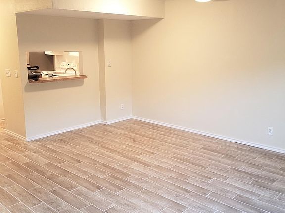 3rd image of 646 W Collins St #646