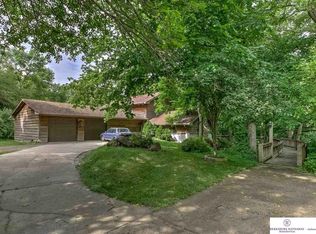 1228 Spring Valley Dr, Fort Calhoun, NE 68023