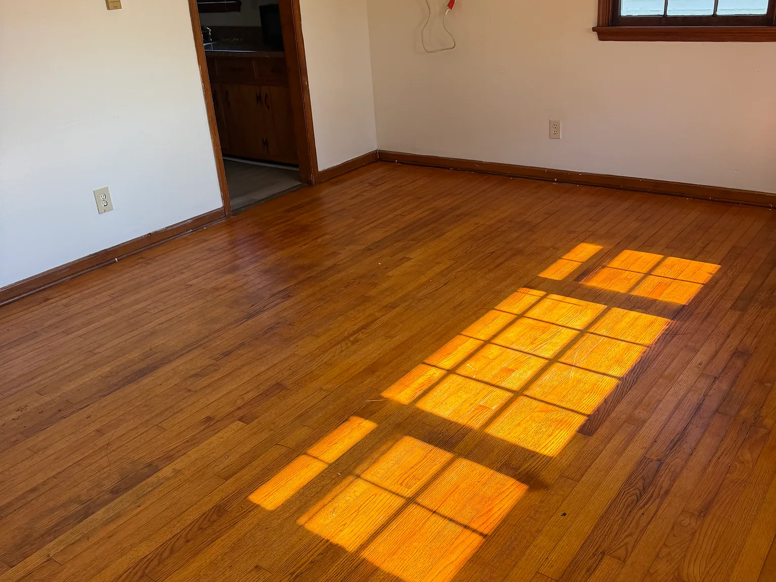 3 bed, 1095 sqft, $1,750 — Photo 2