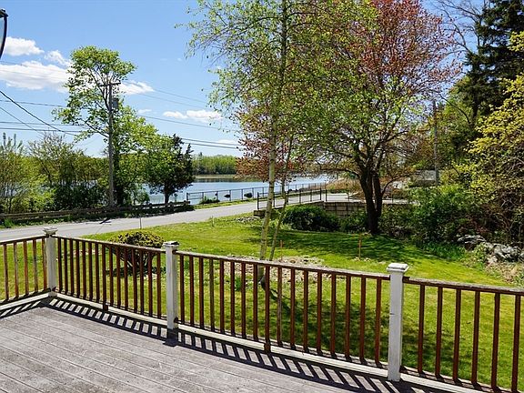 2nd image of 225 Bayview Ave