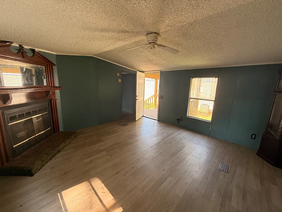 W Jess Lyons Rd