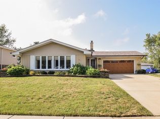 615 Merlin Dr, Schaumburg, IL 60193