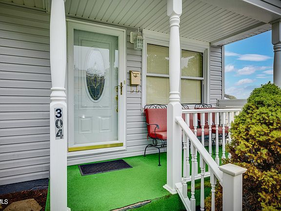 4th image of 304 Mullins St