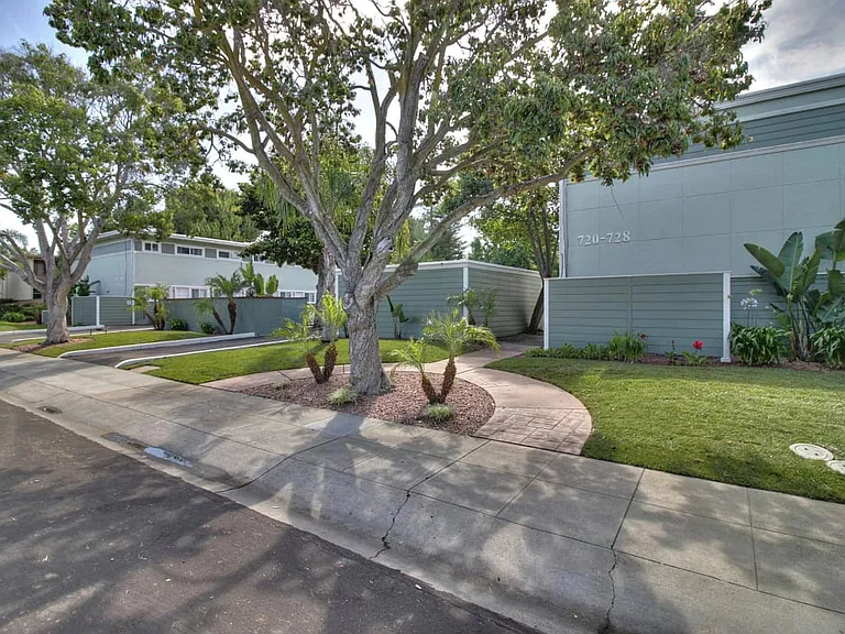 726 Sutter Ave #726 — Photo 3