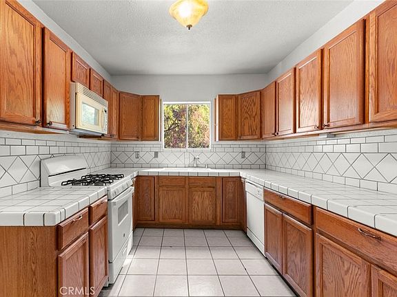 2nd image of 951 Walnut St