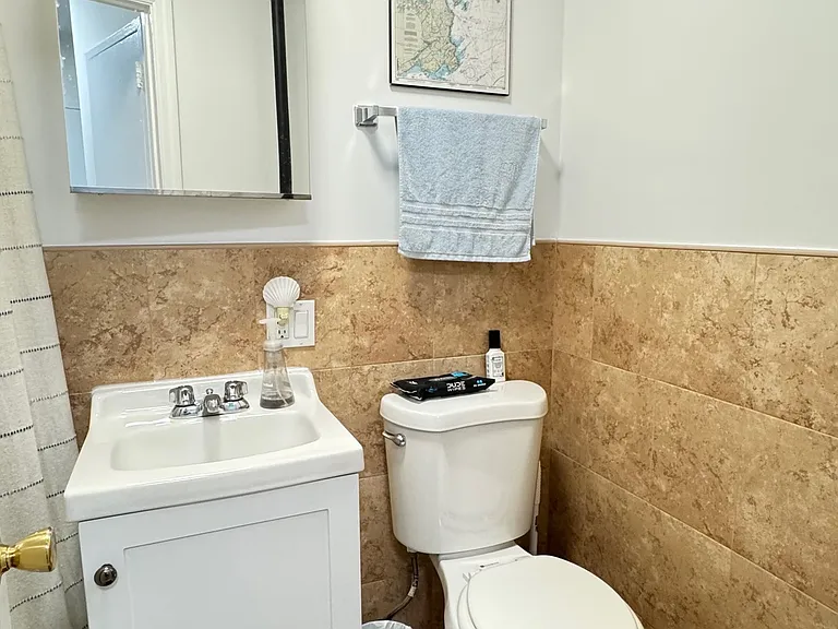 341 E 19th St #2C — Photo 9
