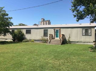 210 S Elm St, Mooreland, OK 73852