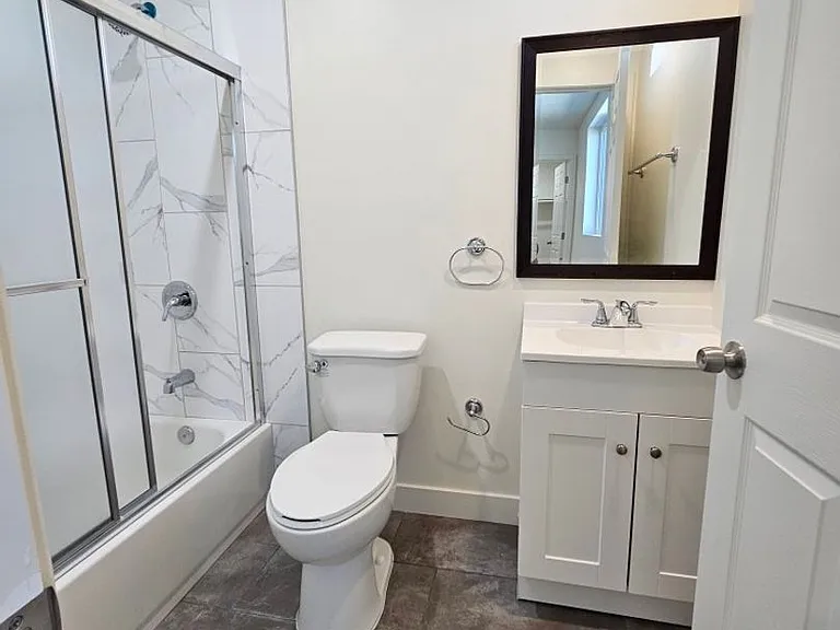 33(835E) — Photo 14