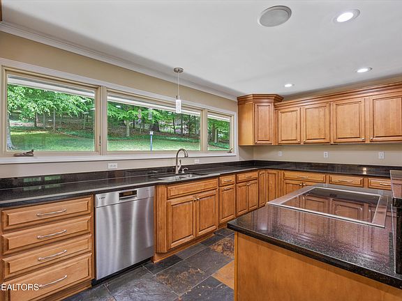 15th image of 3521 Montlake Dr