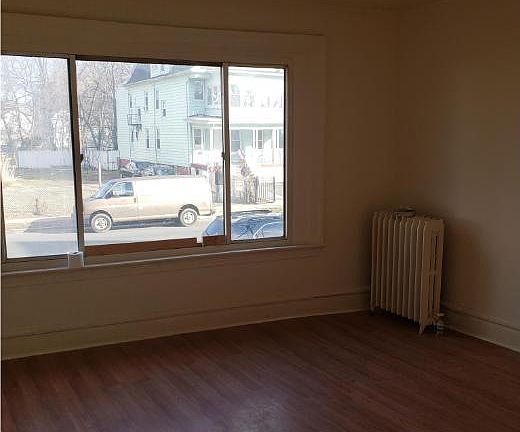 5th image of 35 Shepard Ave APT 3