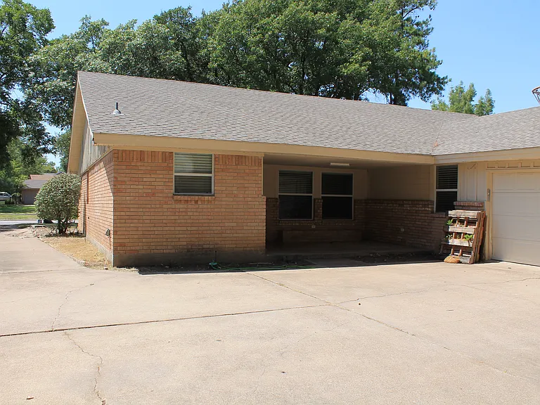 809 W Northgate Dr — Photo 7