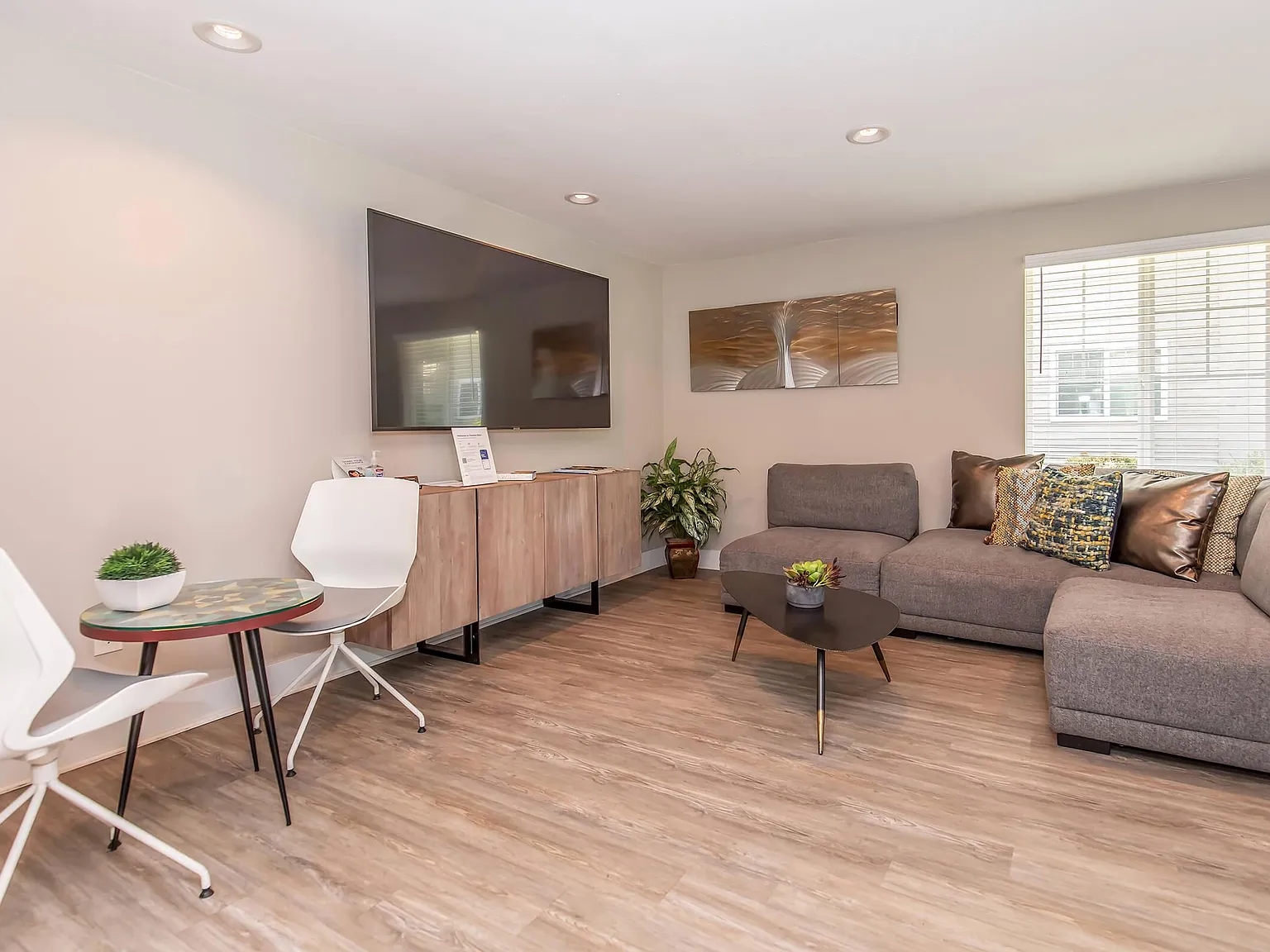 Madison at River's Edge Apartments — Photo 3