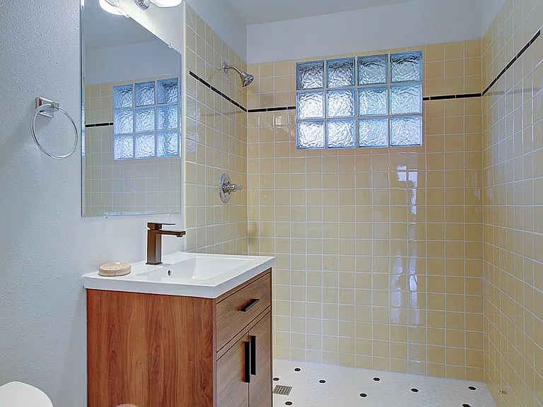 2605 E Mill Plain Blvd — Photo 12