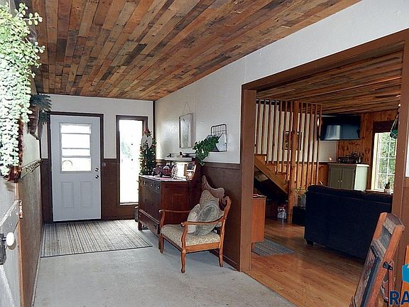 2nd image of 100 Beach St
