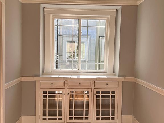 4th image of 3725 California St APT 3