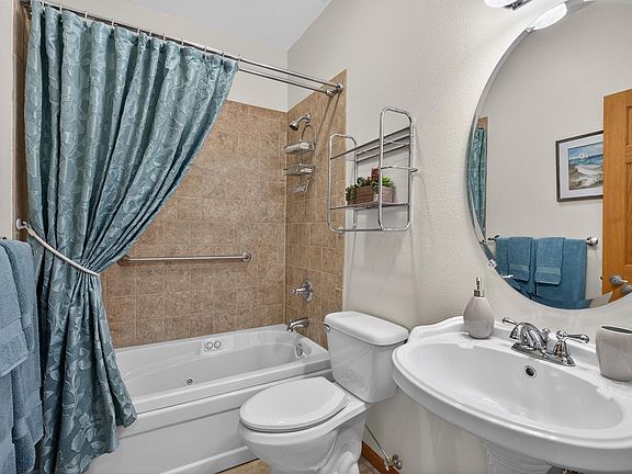 5th image of 1234 Hummingbird Cir