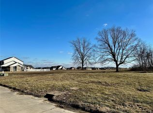 916 Hamburg Ln, Millstadt, IL 62260