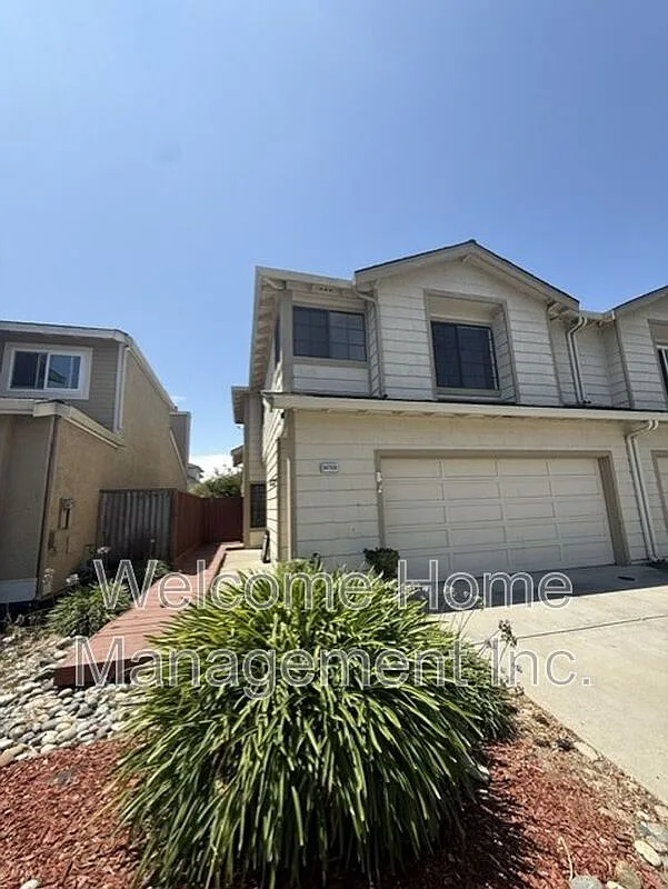 4 bed, 2.5 bath, 1863 sqft, $4,400 — Photo 2