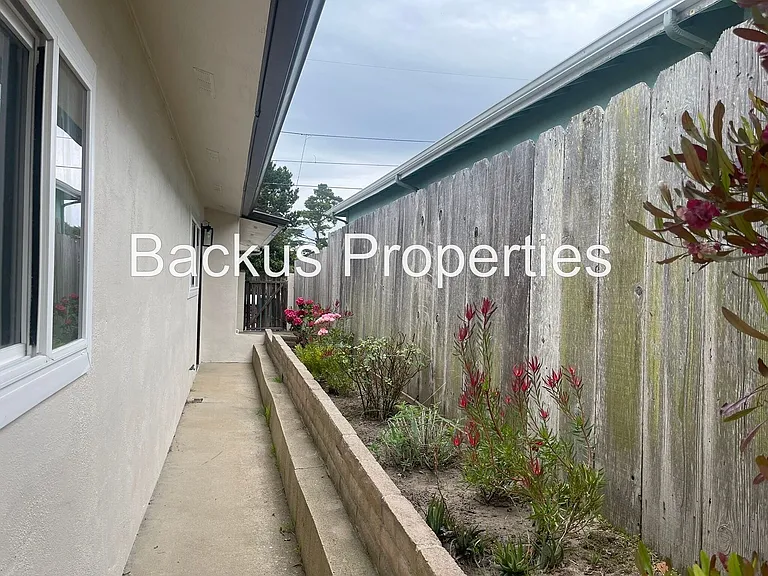 681 Alice St — Photo 17