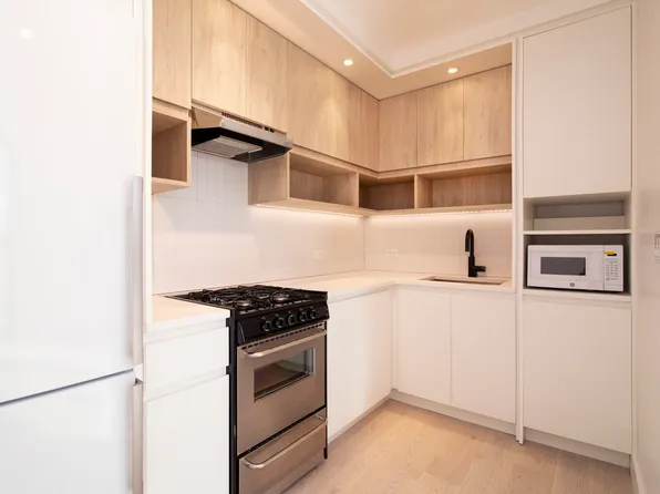 2-22 51st Avenue image 1 of 4