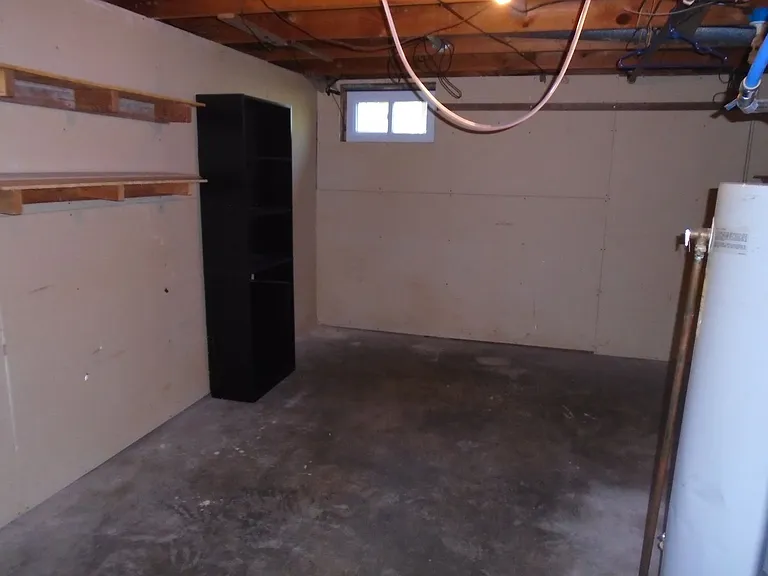 914 W Ash St — Photo 13