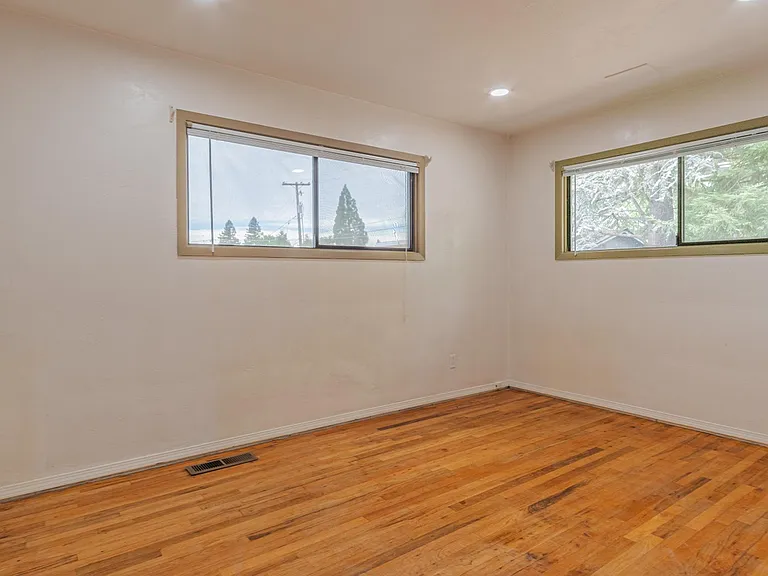 1430 NE Sherman Ln — Photo 20