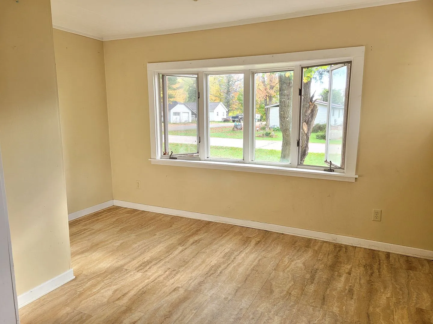 3 Bed 1 Bath Single Family Home in Birnamwood — Photo 2