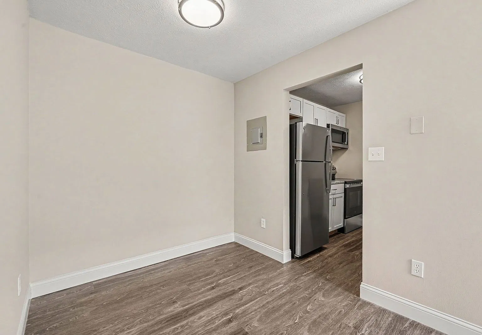 6605 Beechmont Ave — Photo 4