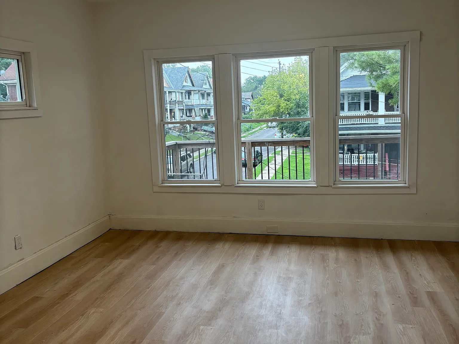 2 bed, 2300 sqft, $1,595 — Photo 3