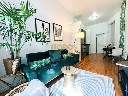 Rented by City Connections Realty | media 3