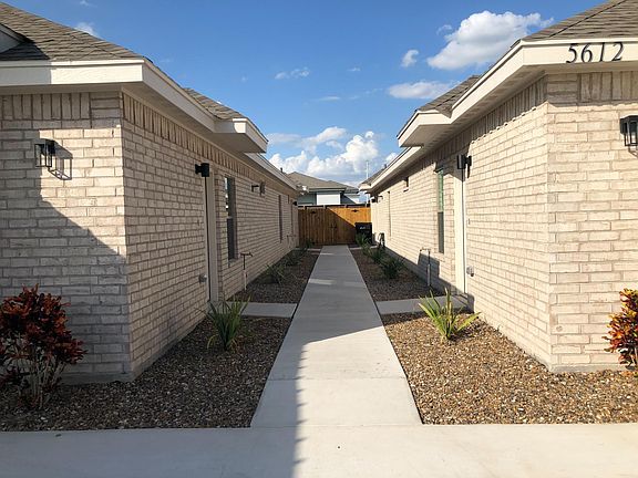 Entrance / Landscaping