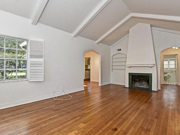 2nd image of 401 Richmond St