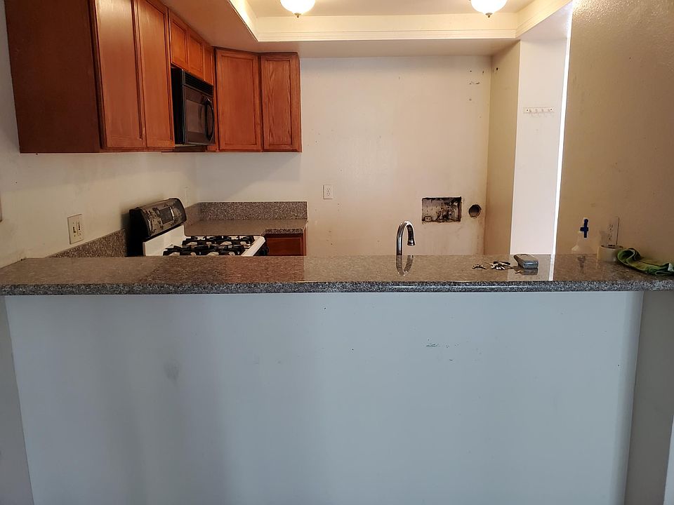 2nd image of 936 Fairway Dr #116